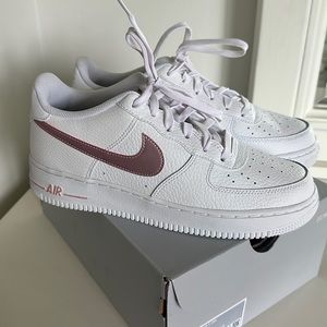 Air Force 1 (GS) size 7Y fits 8.5 women